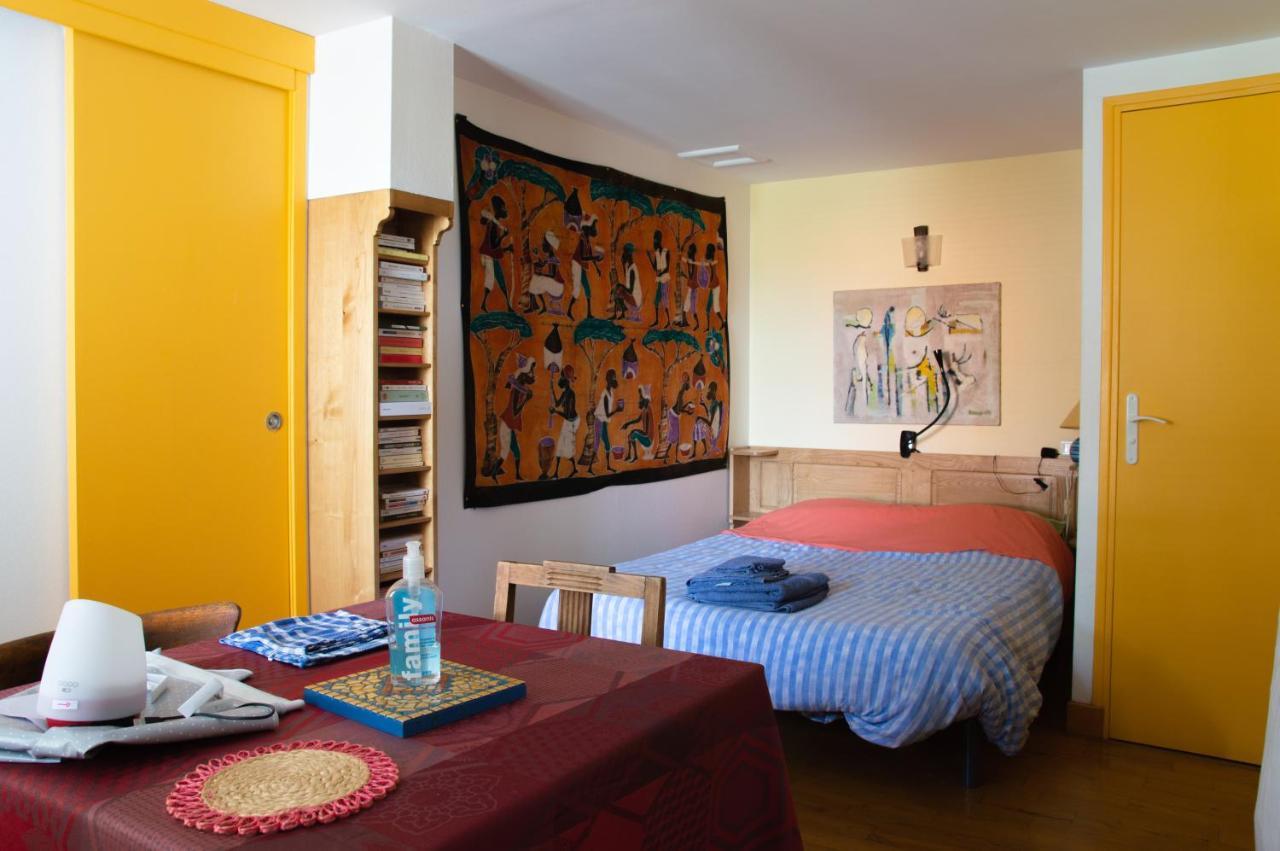 Studio Calme Et Chaleureux Apartment บรีฟ-ลา-เกยยาร์ด ภายนอก รูปภาพ